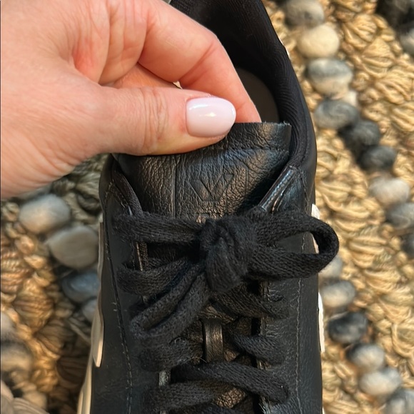 Veja women’s campo Black and White leather Sneakers - Picture 2 of 5